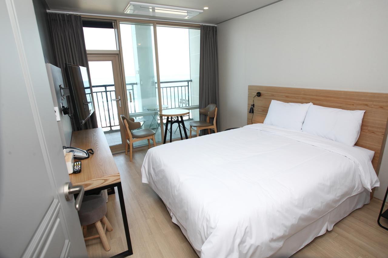 Hotel R Gangneung Habitación foto