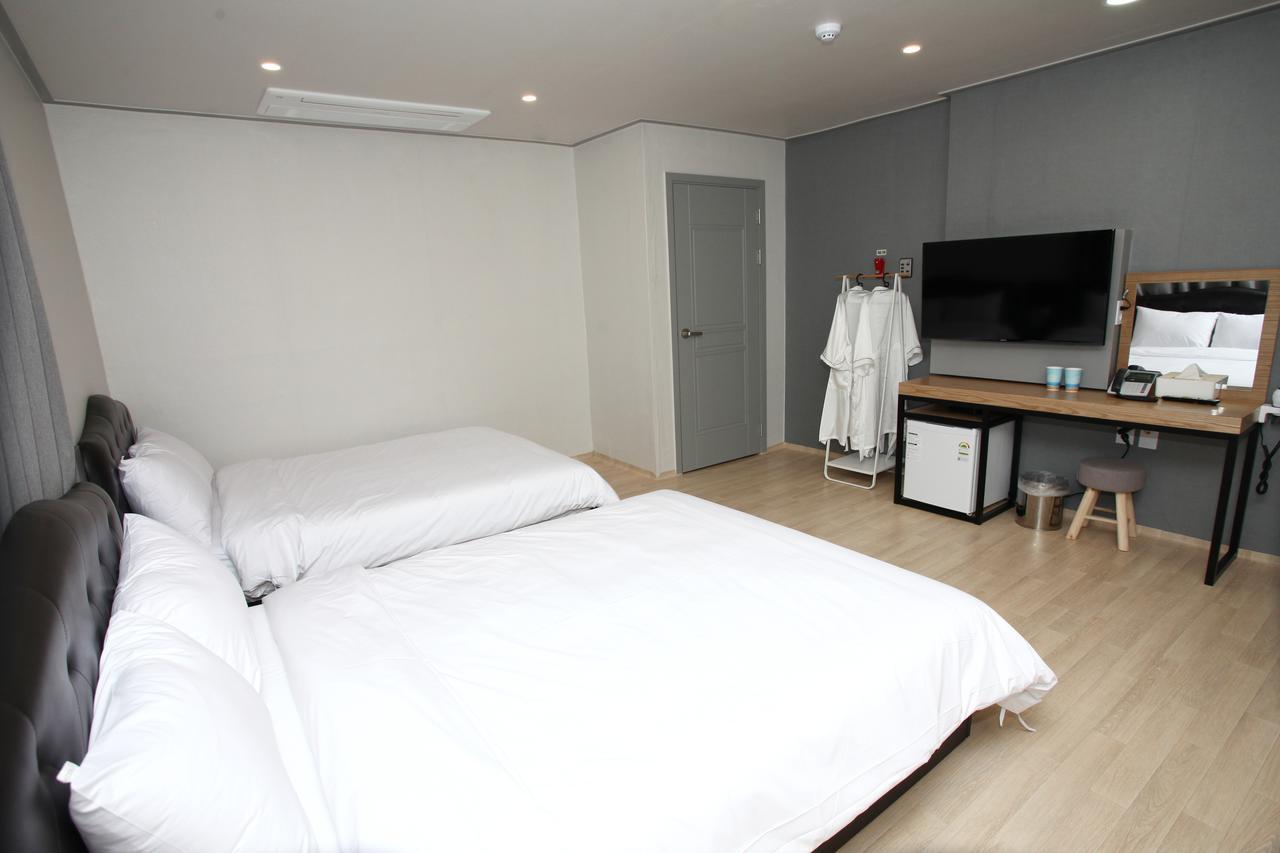 Hotel R Gangneung Habitación foto